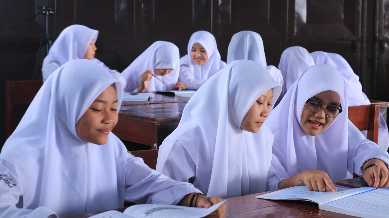 Kegiatan belajar mengajar siswa dan santri Yayasan Sirojussyafi'iyyah