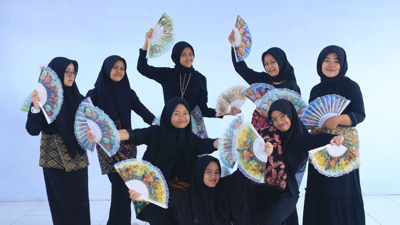 Pentas seni dan kreativitas santri Yayasan Sirojussyafi'iyyah